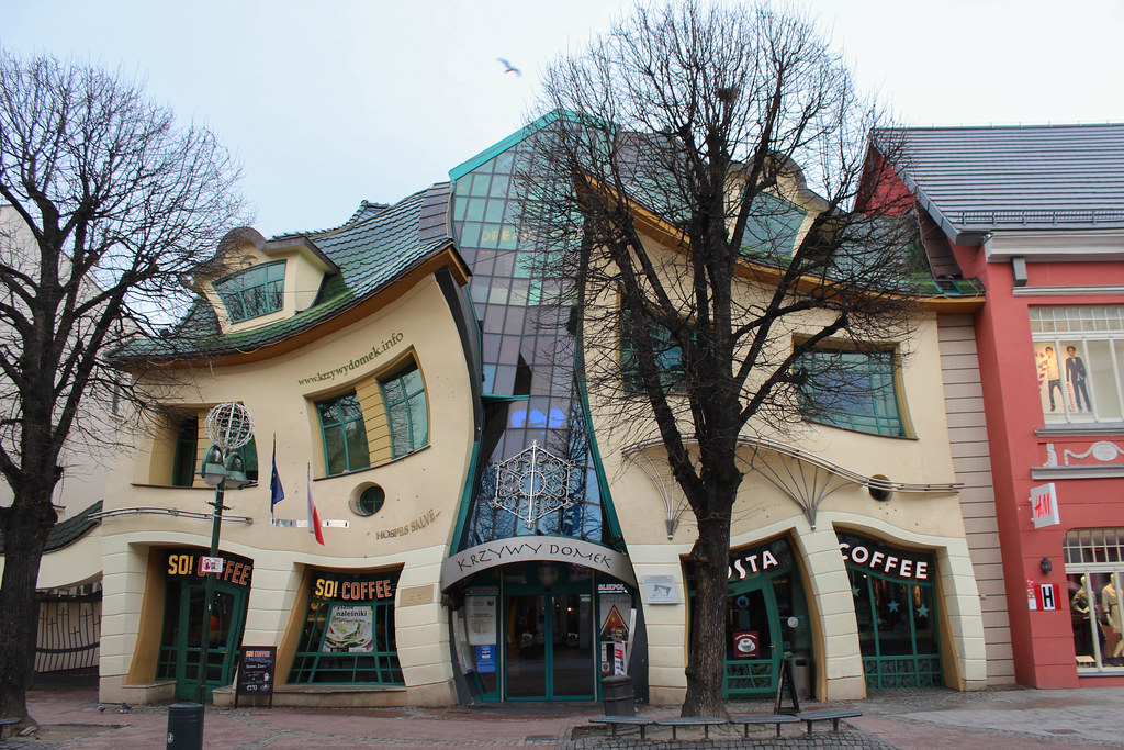 Công trình kiến trúc "méo mó" mang tên Krzywy Domek có một không hai trên thế giới